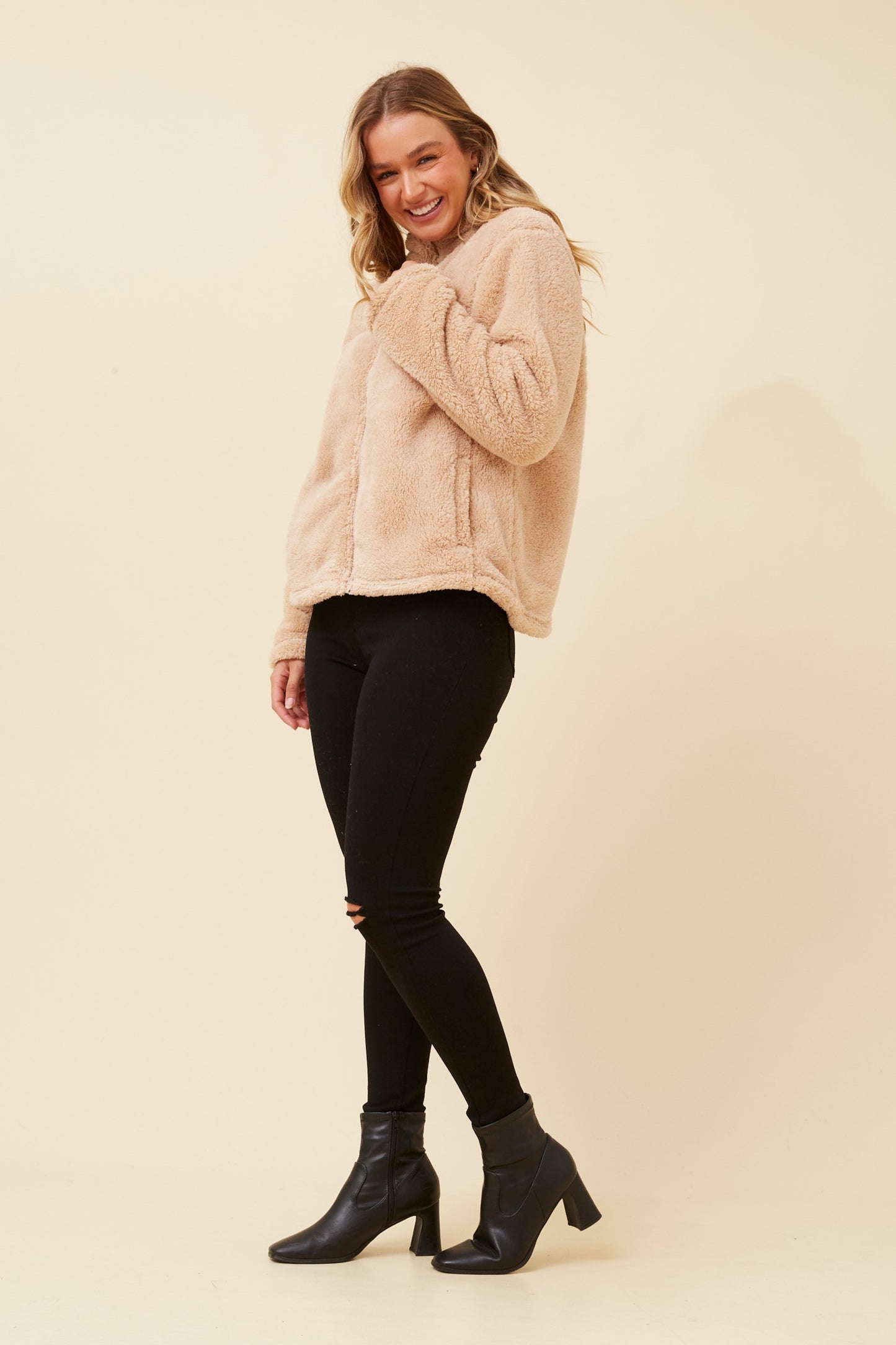 Pippa FAUX FUR Jacket- Beige J522439