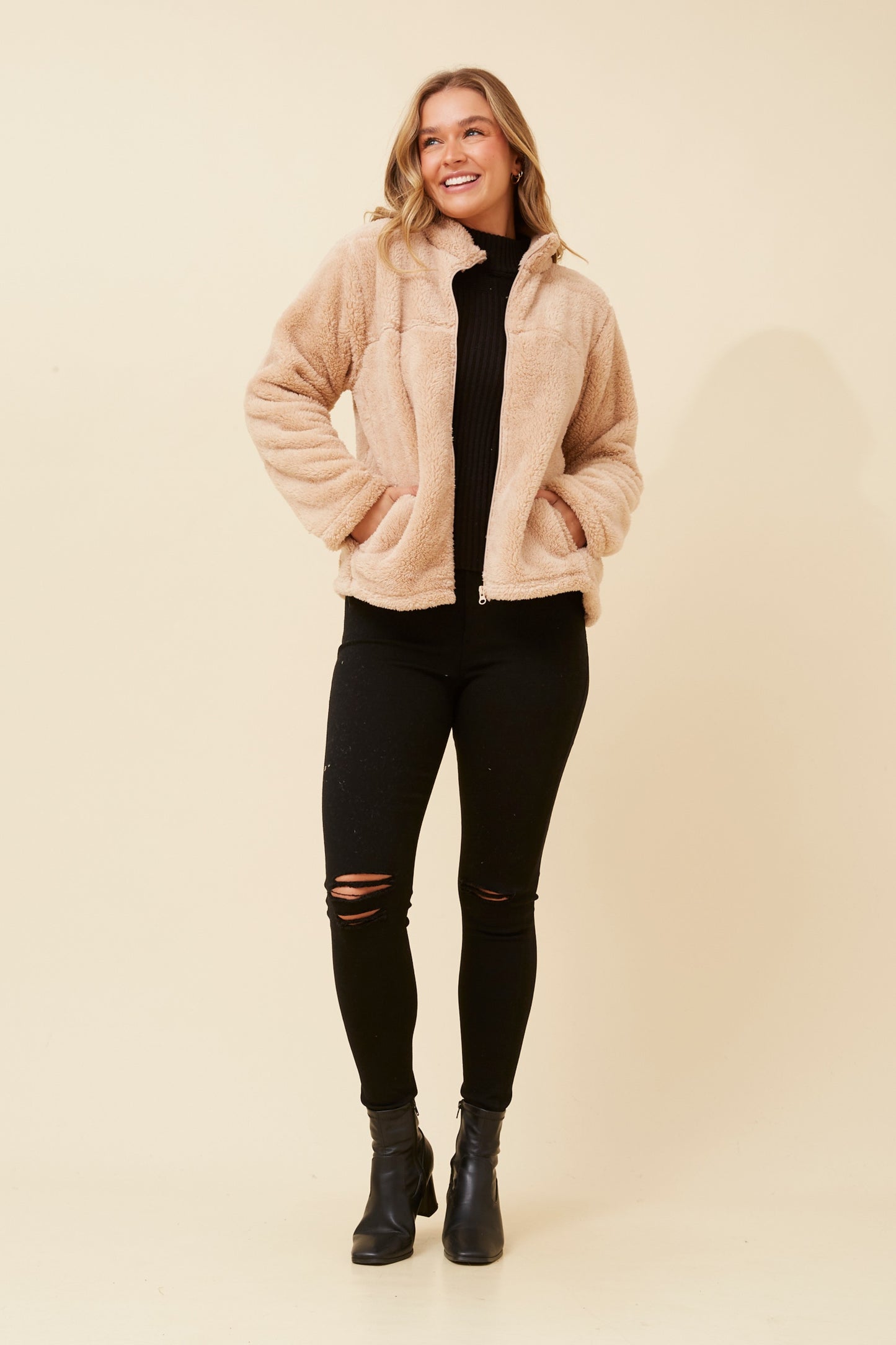 Pippa FAUX FUR Jacket- Beige J522439
