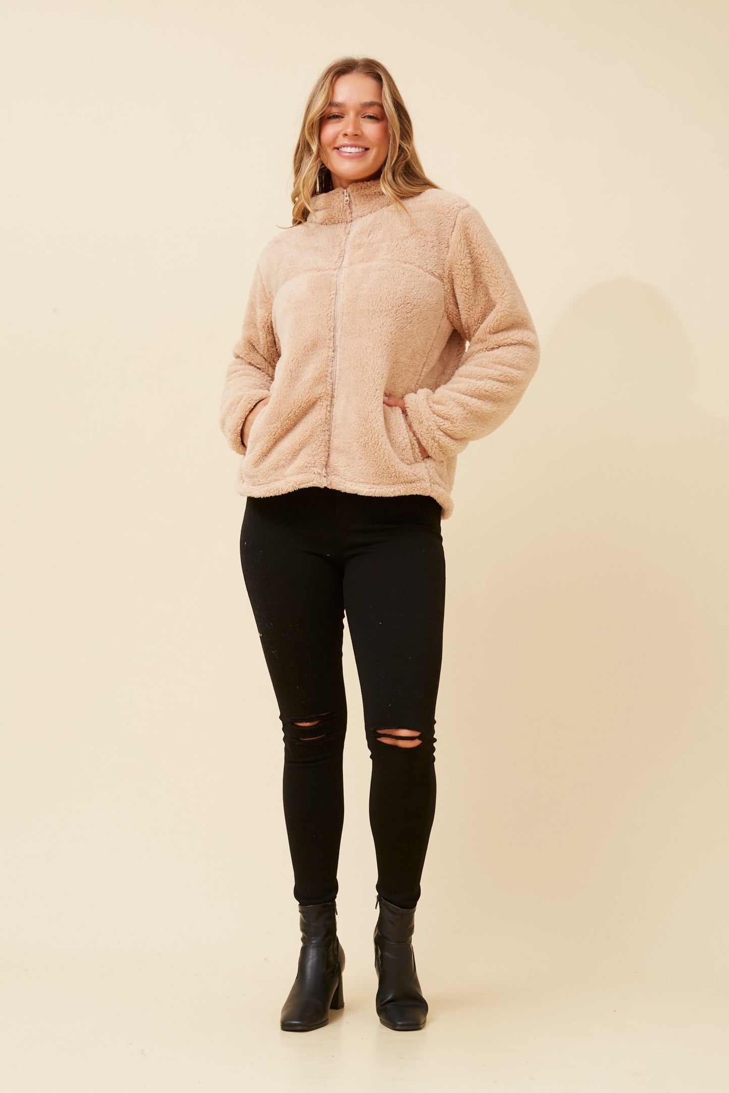 Pippa FAUX FUR Jacket- Beige J522439