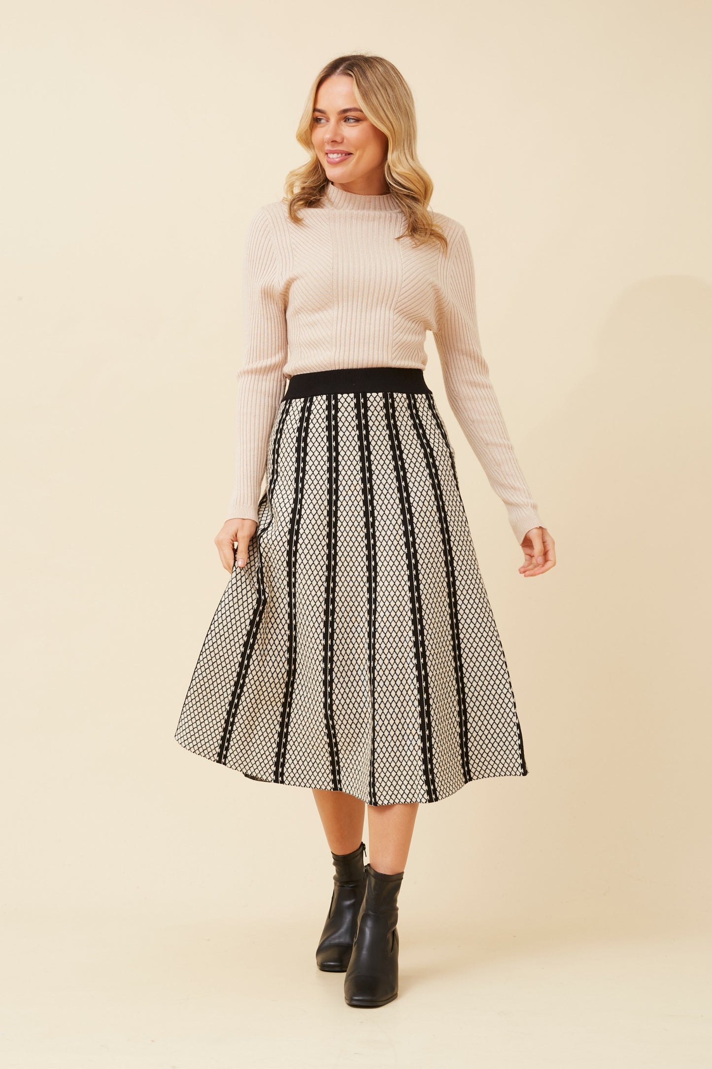 Vesi Jacquard Patter Knit Skirt KS523159