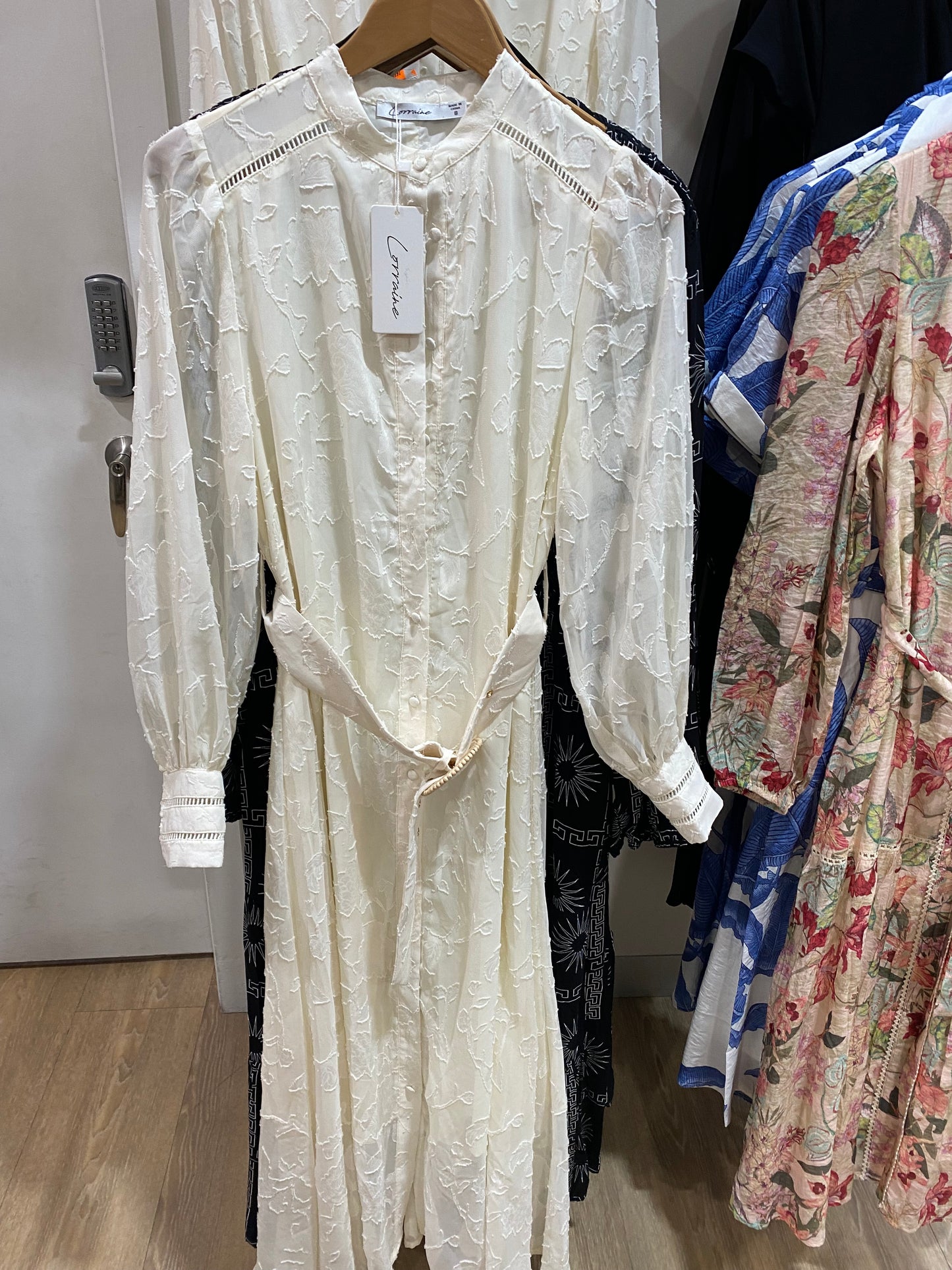 72807 White