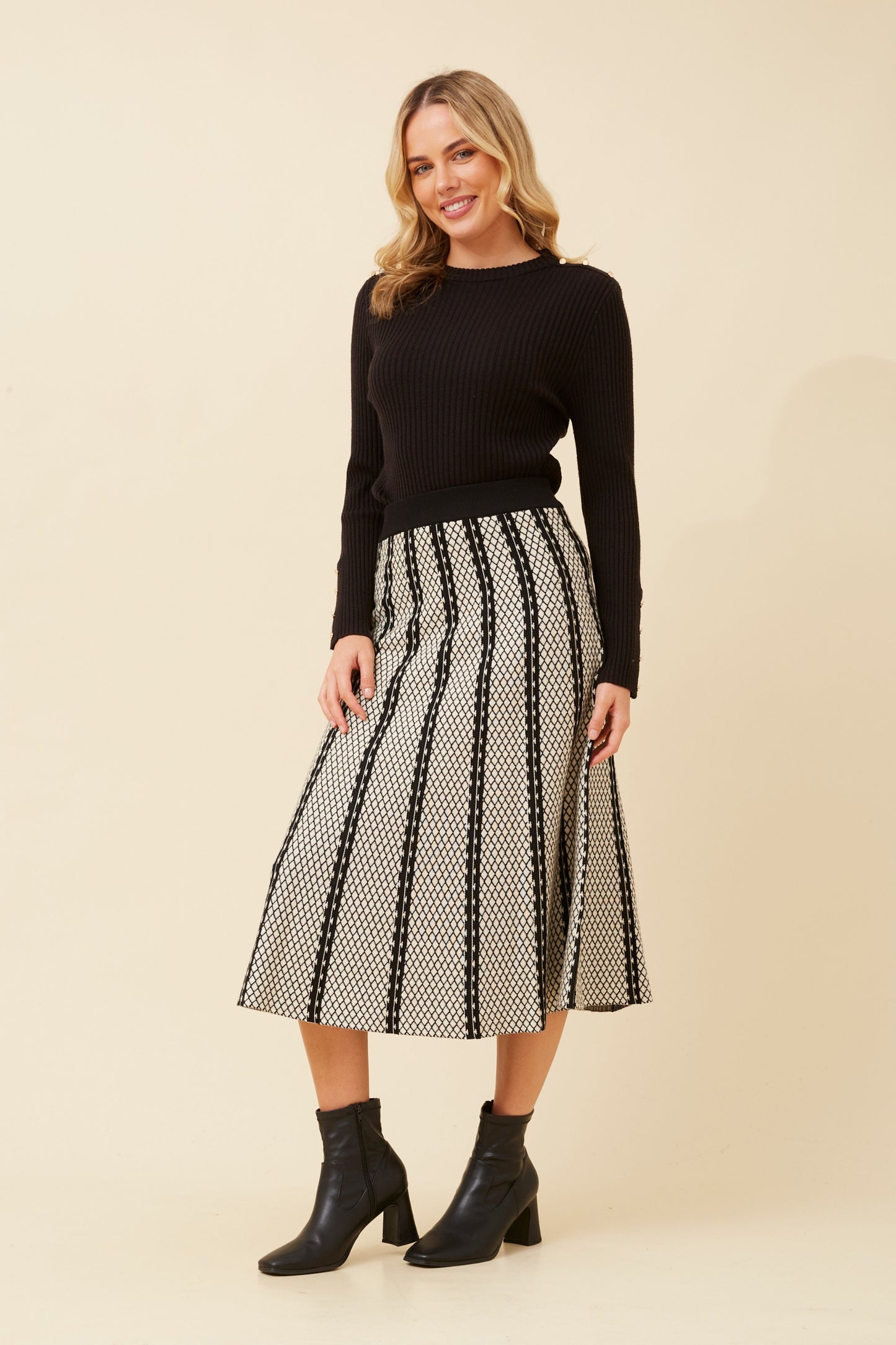 Vesi Jacquard Patter Knit Skirt KS523159