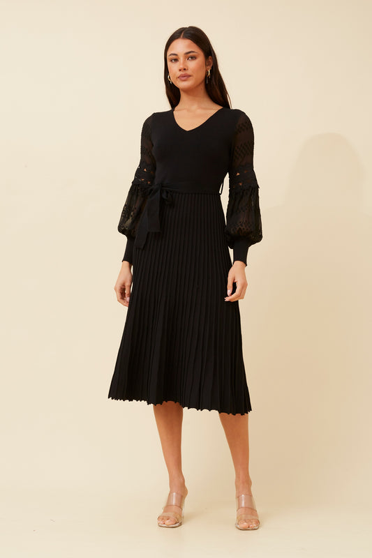 Tiggie Pleated Knit Dress KD523570