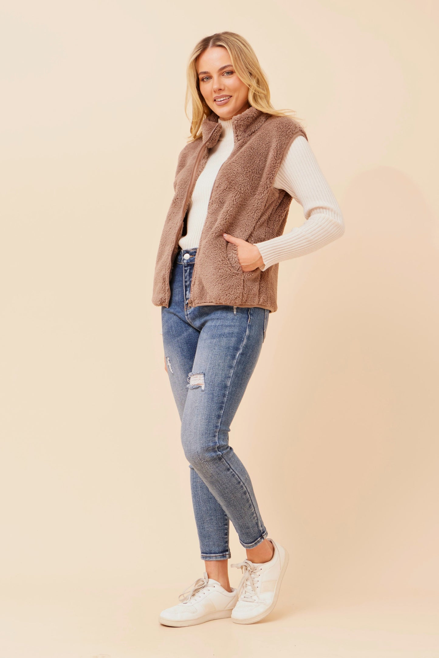 Chiara Faux Fur V524412 Mocha
