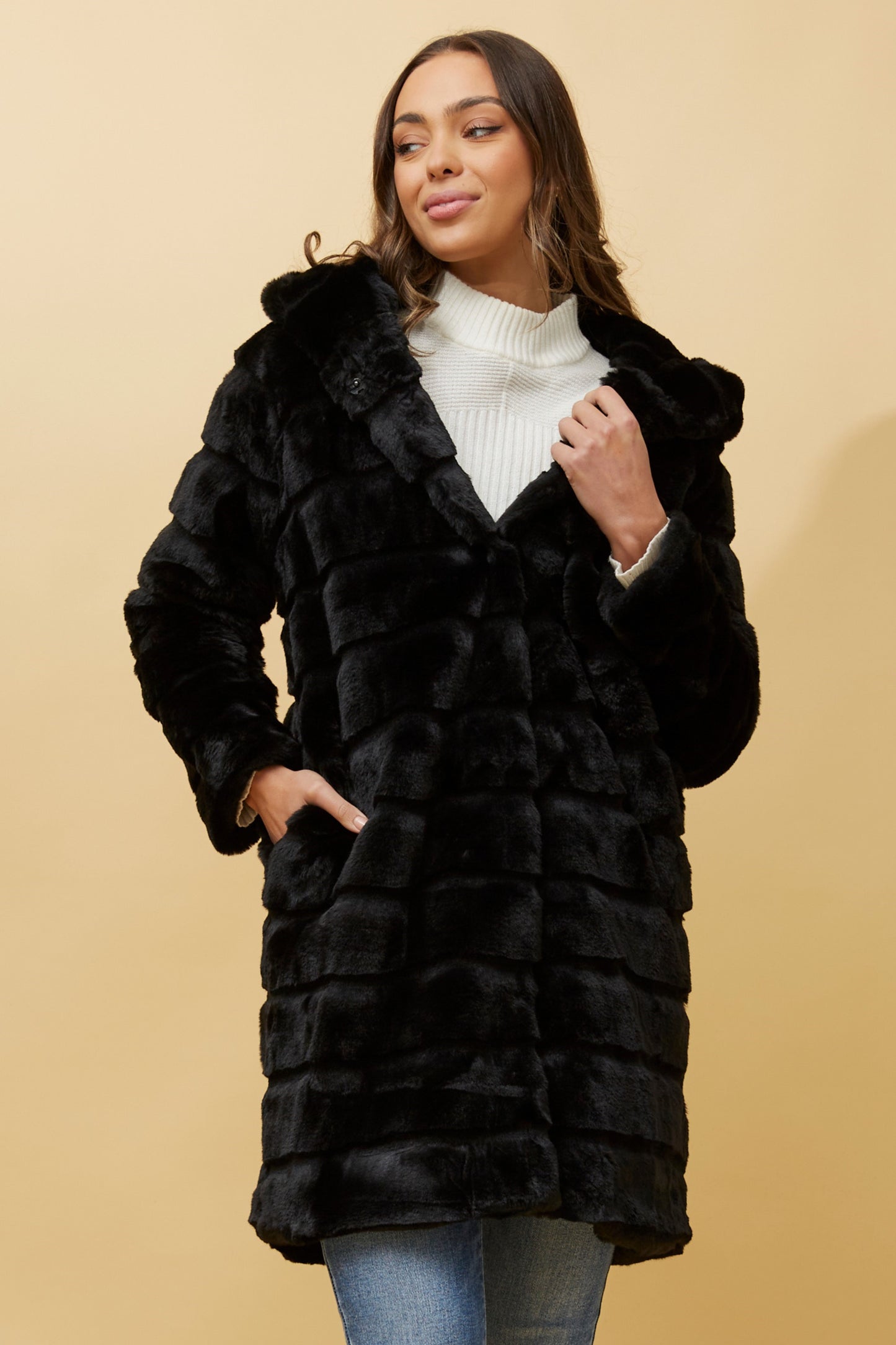 Sanna Faux Fur Coat Black CO508794