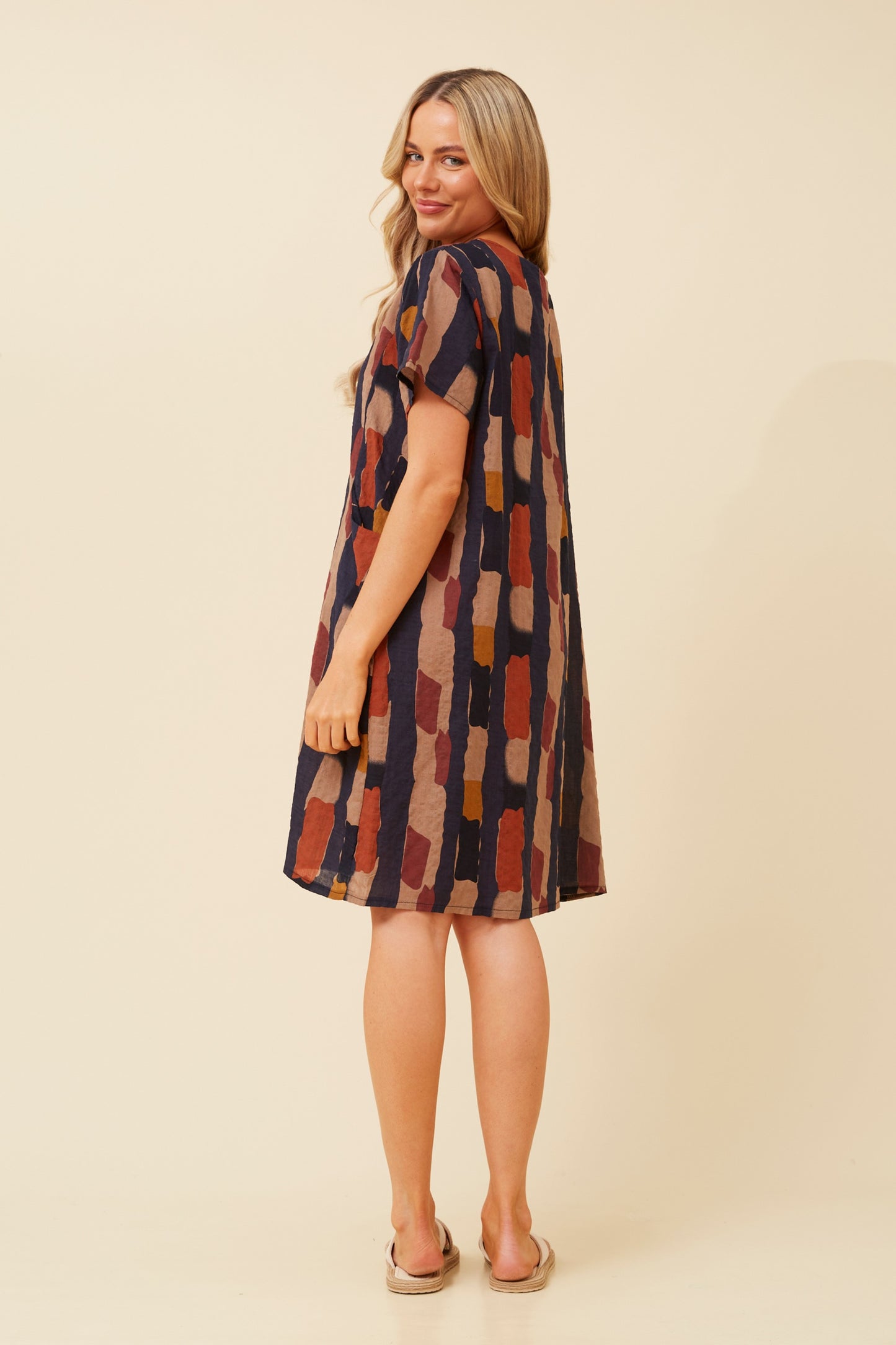 Serra Abstract Printed Dress - D522449