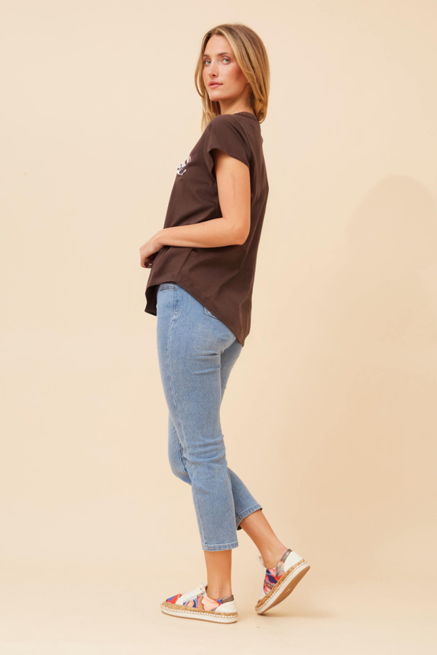 Dolce Graphic T-Shirt T522978 Chocolate