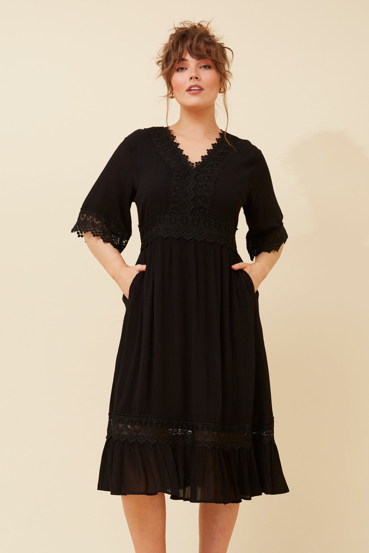 Mel Lace Midi Dress D517170