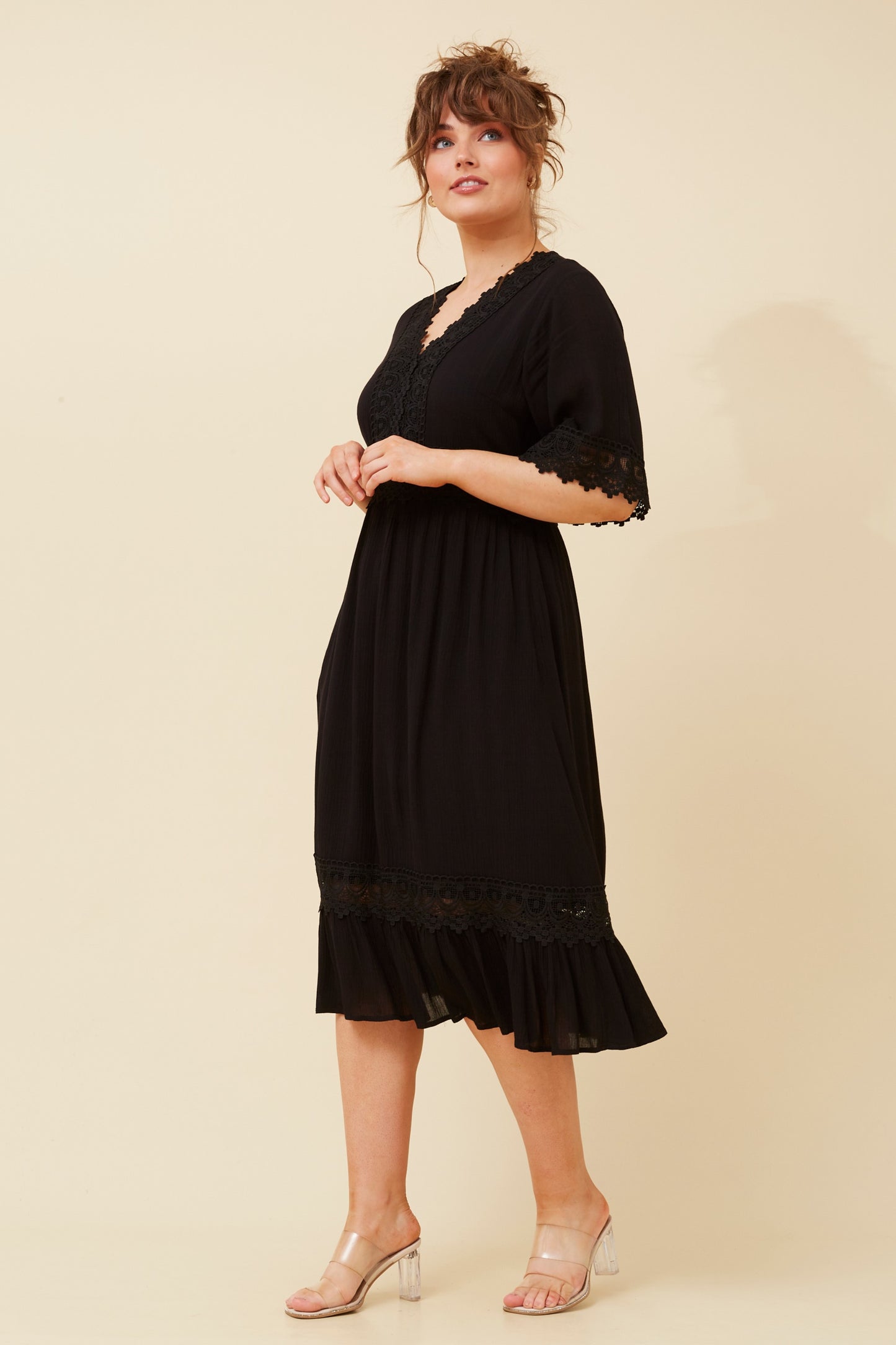 Mel Lace Midi Dress D517170