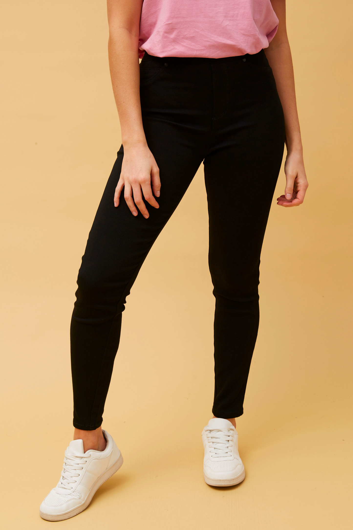 Sally Stretchable Skinny Pants Black P502564