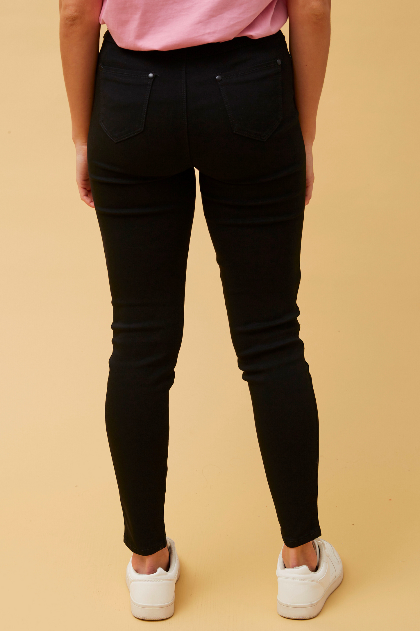 Sally Stretchable Skinny Pants Black P502564